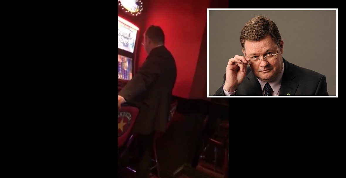ACULIECINIEKA VIDEO: Kā Saeimas deputāts Kārlis Seržants spēļu automātos naudu notrieca…