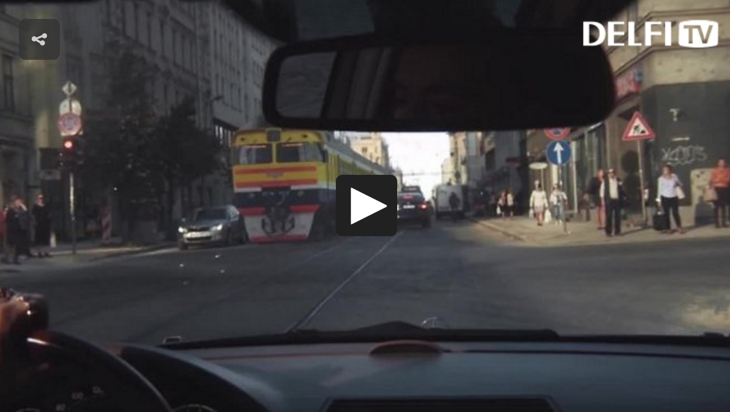 VIDEO: Negaidīti! Kāpēc Rīgā pa Barona ielu brauc… VILCIENS!?