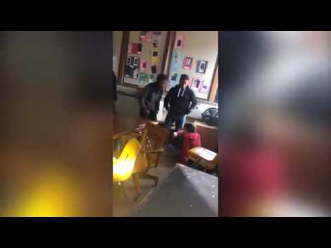 VIDEO: Skolēns sadeva pa muti klasesbiedram, aizstāvot savu skolotāju!