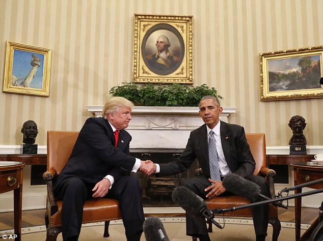 VIDEO: Baraka Obamas un Donalda Trampa pirmā oficiālā tikšanās! Ķermeņa valoda neko nenoslēpj..