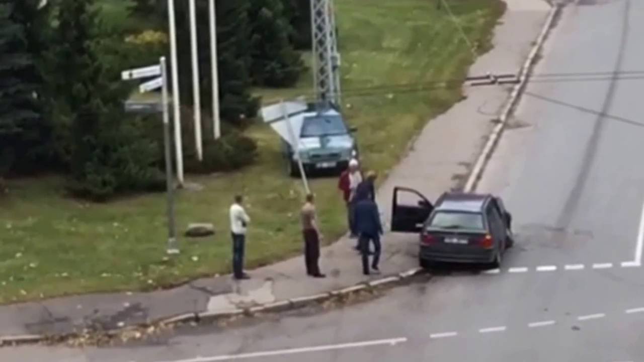 VIDEO: GTA Maskavas forštatē Rīgā jeb iereibis šoferis apskādē vairākus auto!
