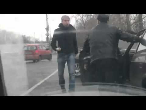 VIDEO: Krievu komiķis un aktieris Svetlakovs pārmāca kungu, kas uz ceļa dauzīja večuku!