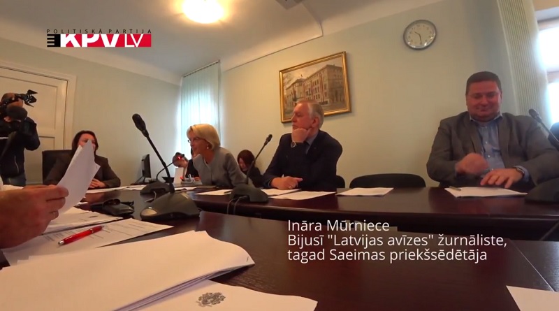 VIDEO: Saeimas priekšsēdētāja Mūrniece tā vietā, lai atbildētu, vienkārši paņirgājas par Kaimiņu!