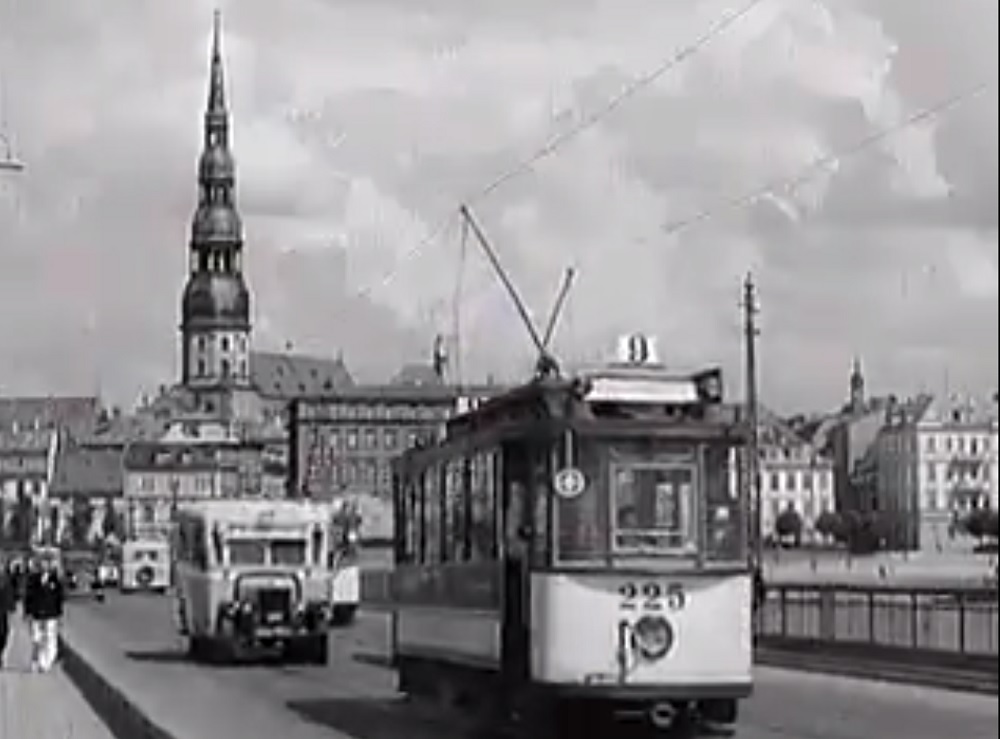 VIDEO: Unikāli kadri! Lūk, kā izskatījās Rīga un tās iedzīvotāji pirms kara, 1937. gadā!