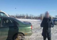 Policija aptur 14 gadīga jelgavnieka ziemas prieku baudīšanu stāvlaukumā; jaunietis bez tēva atļaujas paņēmis viņa mašīnu