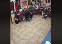 VIDEO: Sieviete slepus, trīcošām rokām padod rakstītu zīmīti veterinārārstei; darbinieces saprata, ka ir noticis kas šausminošs…