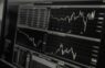 Eiropas tirgi krītas, investoriem vērojot ASV un Ķīnas tirdzniecības norises
