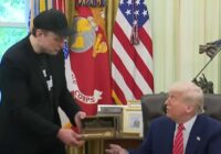 Tesla akcija pieaug, atdziestot Trampa un Maska domstarpībām un tuvojoties robotaksi palaišanai