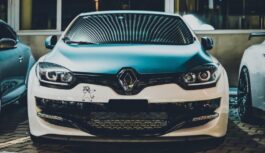 Renault akcijas krītas par 17% pēc peļņas brīdinājuma un vājiem rezultātiem