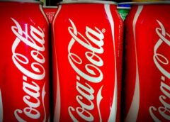 Tramps paziņo, ka Coca-Cola mainīs galveno sastāvdaļu dzērienam, kas tiek pārdots ASV