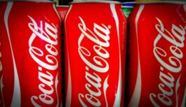 Tramps paziņo, ka Coca-Cola mainīs galveno sastāvdaļu dzērienam, kas tiek pārdots ASV