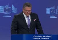“Labākais, ko varējām panākt”: Brisele aizstāv ES un ASV tirdzniecības līgumu, neskatoties uz pieaugošo kritiku