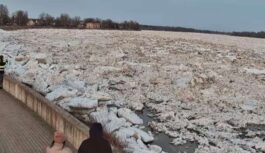 Ūdens līmenis Daugavā pieaug ledus sablīvējumu ietekmē Ūdens līmenis Daugavā pieaug ledus sablīvējumu ietekmē