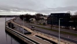 Kvalitātes pārbaudes Mūkusalas promenādē: būvniekam būs jānovērš atklātie defekti