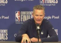 Stīvs Kers par Porziņģa spēli: Latvijas basketbolists laukumā atkal jūtas droši