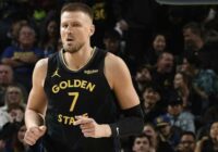 Vai atkal trauma? Kristaps Porziņģis muguras sāpju dēļ nepabeidz spēli pret Austrumu konferences līderiem Vai atkal trauma? Kristaps Porziņģis muguras sāpju dēļ nepabeidz spēli pret Austrumu konferences līderiem