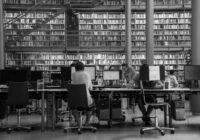 Augstskolas ievieš stingrāku kontroli mākslīgā intelekta izmantošanai studentu darbos