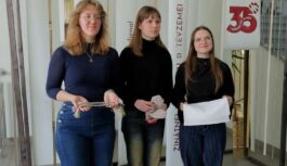 Jelgavas jaunietes iekļūst Eiropas finālā: kā ar maizes klaipu izstāstīt Latvijas vērtības