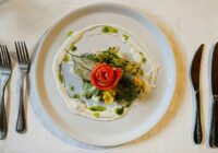 Gatavojiet dakšiņas: Liepājas restorāni aprīlī aicina uz īpašu pavasara garšu baudījumu