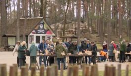 Putnu dienas Latvijā: ģimenes pulcējas, lai gatavotu mājokļus pavasara vēstnešiem Putnu dienas Latvijā: ģimenes pulcējas, lai gatavotu mājokļus pavasara vēstnešiem