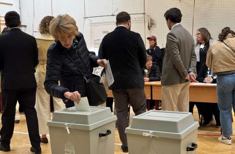 Ungāri steidz balsot: pie iecirkņiem veidojas rindas un fiksēta rekordaugsta aktivitāte hungary