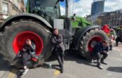 Dublinā ar spēku pārtrauc degvielas cenu protestus: traktori un kravas auto pamet pilsētu
