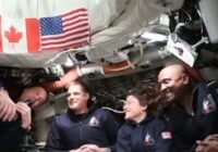 Vēsturisks brīdis: četri astronauti sasnieguši Mēnesi un uzstādījuši jaunu distances rekordu