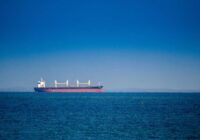 Saspīlējums Tuvajos Austrumos: Irāna atkal slēdz Hormuza šaurumu, reaģējot uz triecieniem Libānā